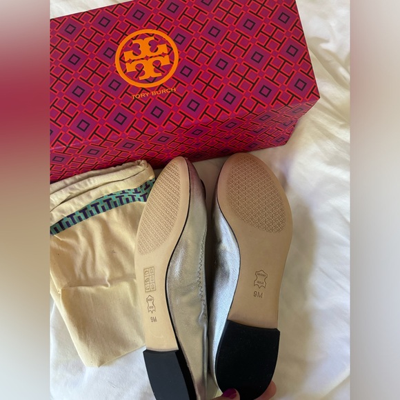 Tory Burch Liana silver ballet flats size 9 Brand new - Picture 2 of 4